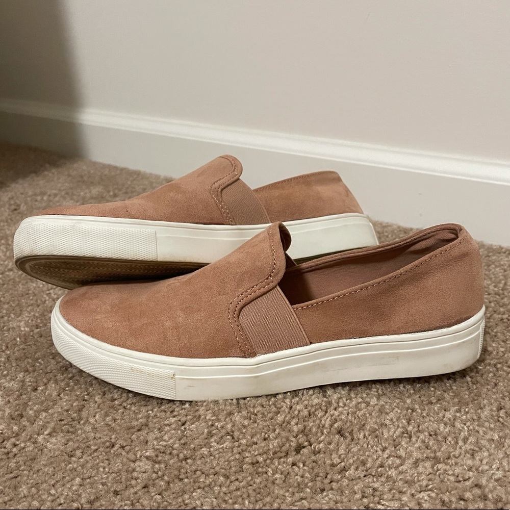 Universal Thread Slip On